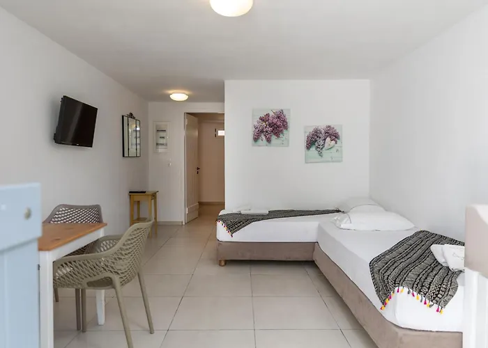 アパートホテル Ampelos Pláka