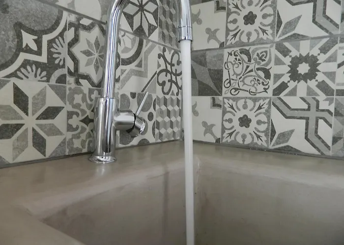 アパートホテル Ampelos